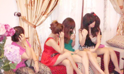 Nữ tiếp viên karaoke bán dâm giá một triệu đồng - ảnh 1