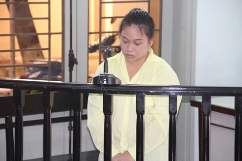 Nữ quái với độc chiêu... “đá dế” - ảnh 1