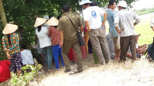 Nghi vấn bé trai 2 tuổi chết bất thường dưới kênh - ảnh 1