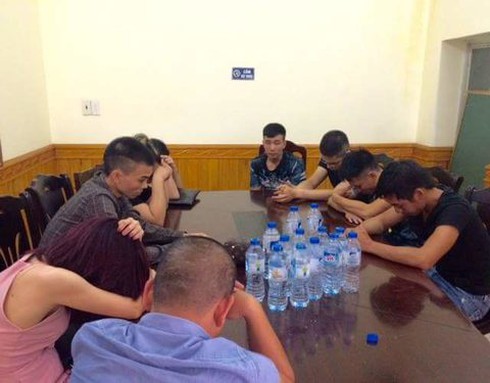 Hàng trăm