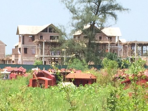 Lạnh người chung cư, biệt thự tiền tỷ sát vách nghĩa trang - ảnh 3