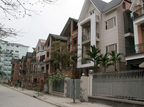 Thị trường nhà đất: Giá biệt thự giảm, giá chung cư lại tăng - ảnh 1