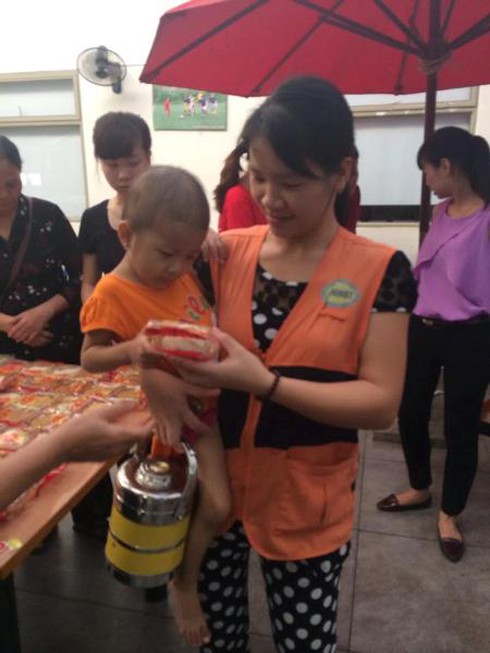 Những người phụ nữ làm bánh Trung thu để... mang tặng - ảnh 3