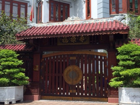 Ngắm cổng sắt hàng trăm triệu của những biệt thự tiền tỷ ở Hà Nội - ảnh 11