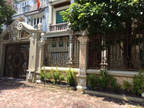 Ngắm cổng sắt hàng trăm triệu của những biệt thự tiền tỷ ở Hà Nội - ảnh 6