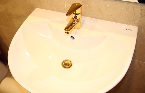 Choáng ngợp căn hộ phủ vàng ròng bạc tỷ ở Hà Nội - ảnh 2