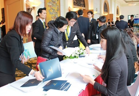 Mong thưởng Tết tiền tỷ, môi giới nửa đêm nghĩ cách bán hàng - ảnh 1