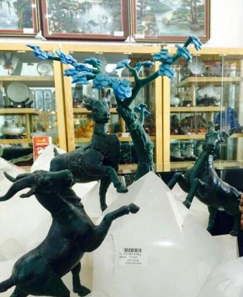 Cận cảnh chế tác bộ Dê vàng nửa tỷ đồng phục vụ đại gia chơi Tết - ảnh 2