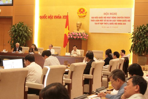 ĐBQH tranh luận về quyền ban hành văn bản pháp luật ở cấp huyện, xã - ảnh 1