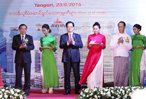 Thủ tướng dự Lễ nghiệm thu giai đoạn 1 khu phức hợp HAGL tại Myanmar - ảnh 1