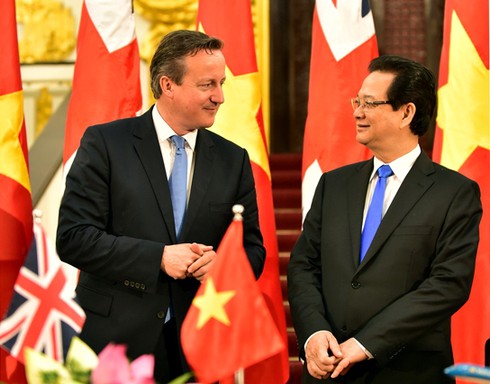 Thủ tướng Anh: Trở lại Việt Nam sau 20 năm, tôi ấn tượng khi GDP tăng 350% - ảnh 1