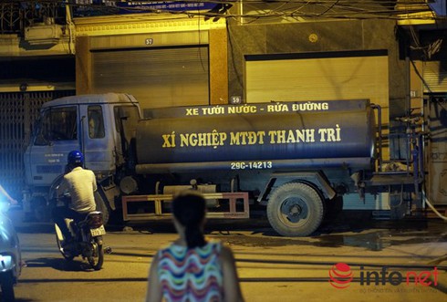 Phó Ban Tuyên giáo Hà Nội yêu cầu kiểm tra việc bán nước từ xe