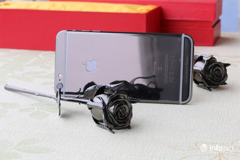 Quà tặng 20/10: Hoa hồng vàng đen hiếm, lạ, đắt đỏ ra thị trường - ảnh 4