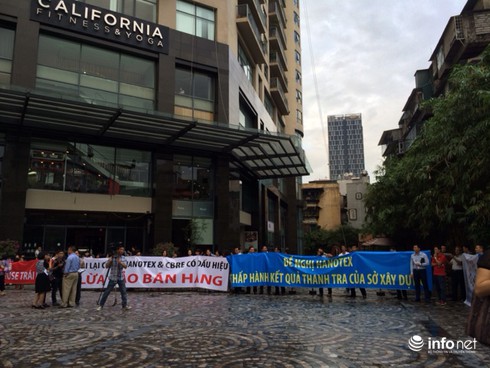 Chung cư cao cấp Skycity: Cư dân căng băng rôn phản đối chủ đầu tư - ảnh 4