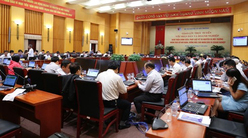 Bộ TNMT giao lưu trực tuyến với DN, người dân: 64% câu hỏi “nóng” về đất đai - ảnh 1