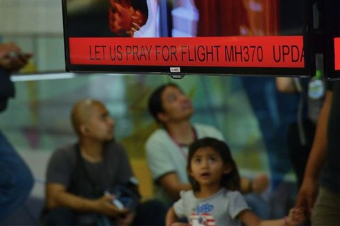 Thế giới mong điều kỳ diệu cho máy bay Malaysia mất tích - ảnh 2