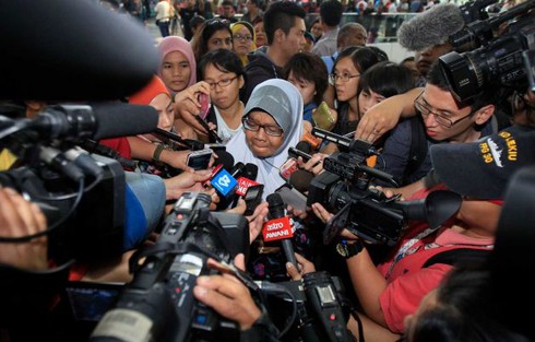 Máy bay Malaysia mất tích, truyền thông thế giới 'không ngủ' - ảnh 2