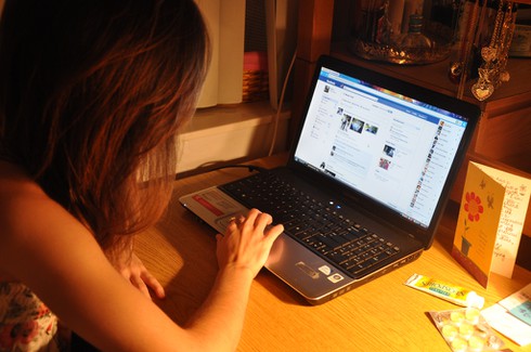 Ngày càng nhiều người trẻ khó ngủ vì mạng xã hội