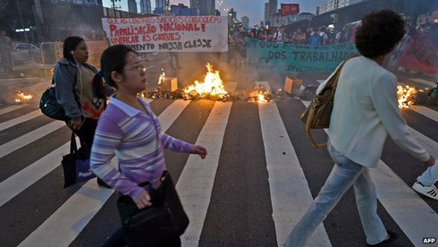 Sẽ có biểu tình đúng ngày khai mạc World Cup 2014 ở Brazil? - ảnh 4