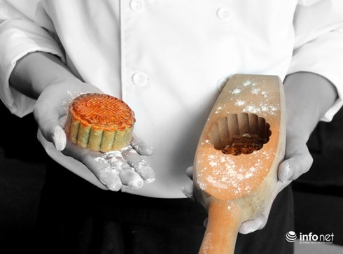 Học làm bánh trung thu từ đầu bếp khách sạn 5 sao - ảnh 1