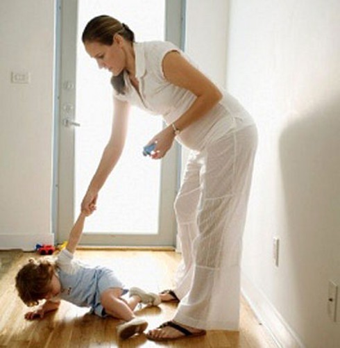 Tuyệt chiêu xử lý trẻ lên 3 ăn vạ - ảnh 1