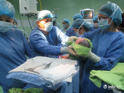 Chào đón em bé thứ 120 ra đời bằng phương pháp thụ tinh ống nghiệm - ảnh 1