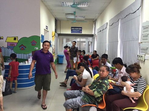 Bệnh viện Nhi Trung ương đổi lịch khám, bắt đầu từ 7h sáng - ảnh 1