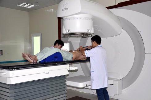 Quảng Ninh tiên phong thực hiện lộ trình bảo hiểm y tế toàn dân - ảnh 1