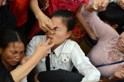 TS Khuất Thu Hồng: Niềm tin vu vơ và tính thực dụng đã