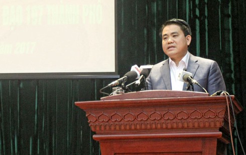 Chủ tịch Hà Nội: Bí thư,CT quận có dám cam đoan bãi giữ xe không của người nhà? - ảnh 1