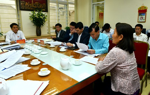 Chủ tịch Hà Nội: Cán bộ trật tự đô thị có thể khởi tố theo quy định nếu vi phạm - ảnh 1