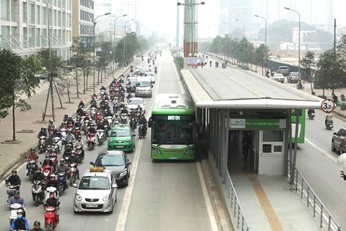 Hà Nội thừa nhận dành làn riêng cho BRT là chưa hợp lý - ảnh 1
