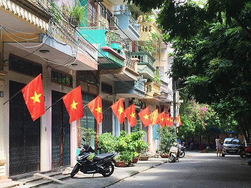 Ngày Quốc khánh 2/9 năm 2024, cờ tổ quốc sẽ được trưng bày rất nhiều ở khắp nơi của đất nước Việt Nam. Và bất kỳ ai muốn sở hữu một chiếc cờ tổ quốc đích thực để trang trí cho mình, giá của nó cũng rất phải chăng và hợp lý, không làm ảnh hưởng đến ngân sách của bạn.