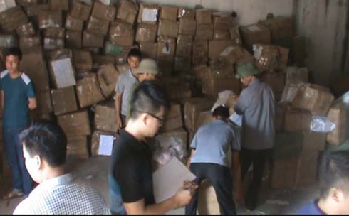 Phát hiện 5 tấn mỹ phẩm không rõ nguồn gốc trong tầng hầm chợ lớn nhất Móng Cái - ảnh 1