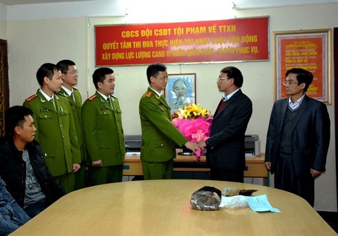 Bộ CA thưởng ba đơn vị trong vụ bắt kẻ giết hai chủ quán karaoke ở Móng Cái - ảnh 1