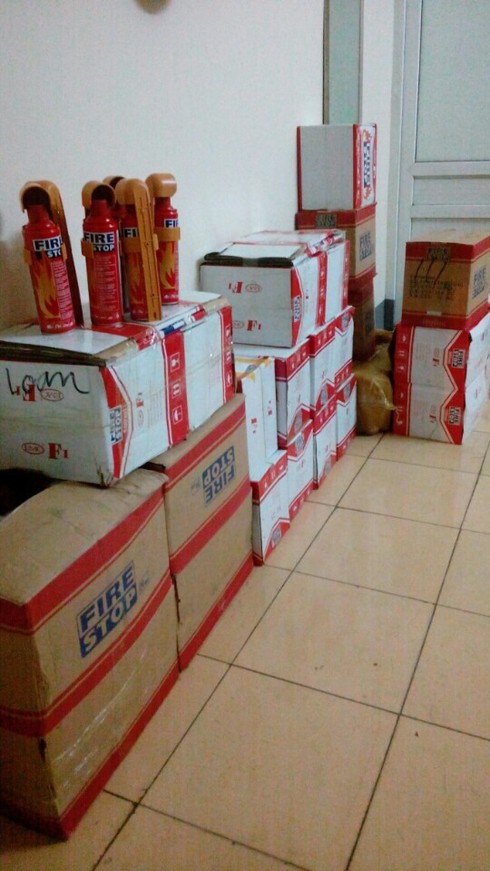 Thu giữ hơn 300 bình cứu hỏa Trung Quốc nhập lậu - ảnh 1