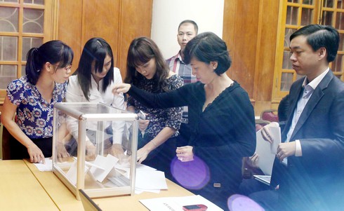 Chào thầu thêm 2 tấn vàng sáng 12/4 - ảnh 1