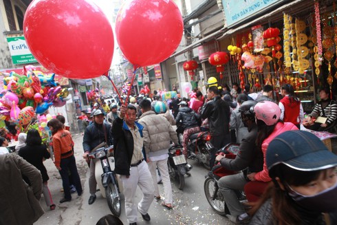 Độc đáo chợ quê giữa lòng Thủ đô - ảnh 2