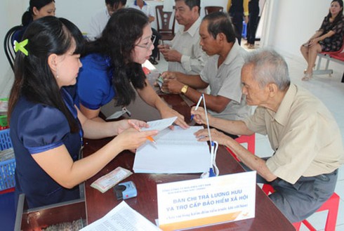 Quốc hội thông qua việc tăng lương cho người thu nhập thấp - ảnh 1