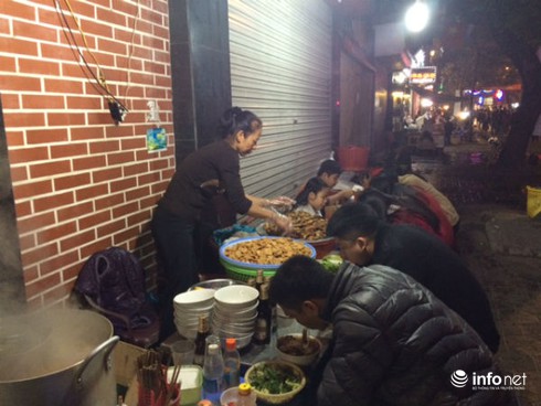 Những người lặng lẽ mưu sinh xuyên đêm giao thừa - ảnh 3