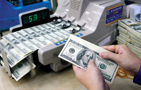 Vì sao tỷ giá USD vẫn “bất kham”, nhăm nhe vượt trần? - ảnh 1