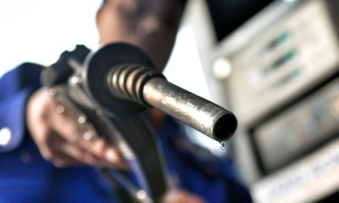 Xăng tăng giá 650 đồng/lít từ 3h chiều nay 5/5 - ảnh 1