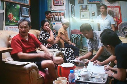 Cuộc sống khó khăn, con người càng vô cảm? - ảnh 1