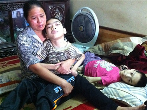 Khi hàng xóm đối xử với nhau bằng gậy gộc, cuốc xẻng - ảnh 1