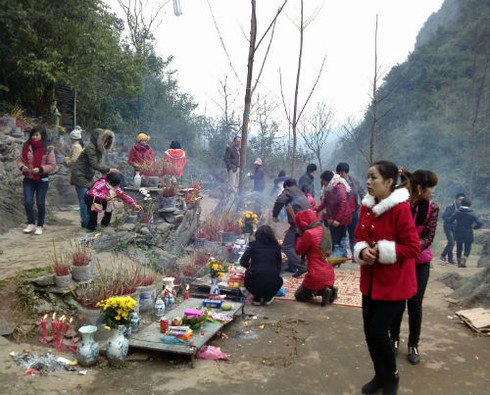 Ngày đầu năm tĩnh tâm trong không khí thiêng liêng của đình chùa - ảnh 6