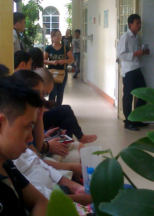Xếp hàng chờ phá thai trong bệnh viện - ảnh 2