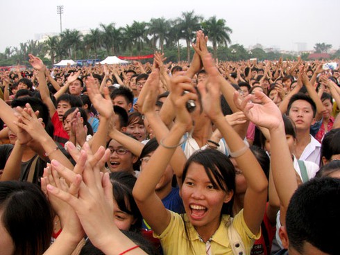 Toát mồ hôi tham dự màn nhảy đông kỉ lục - ảnh 14