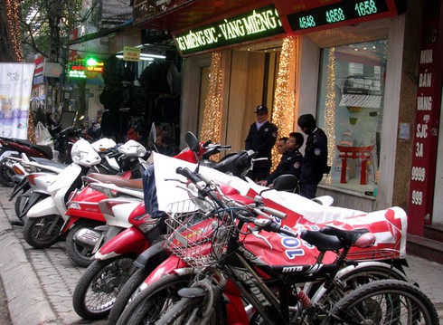 Giá cao ngất ngưởng, thị trường vàng tê liệt - ảnh 1