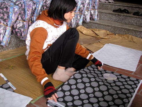 Làng mã hối hả vào vụ Tết - ảnh 8