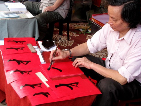 Khách nước ngoài háo hức với